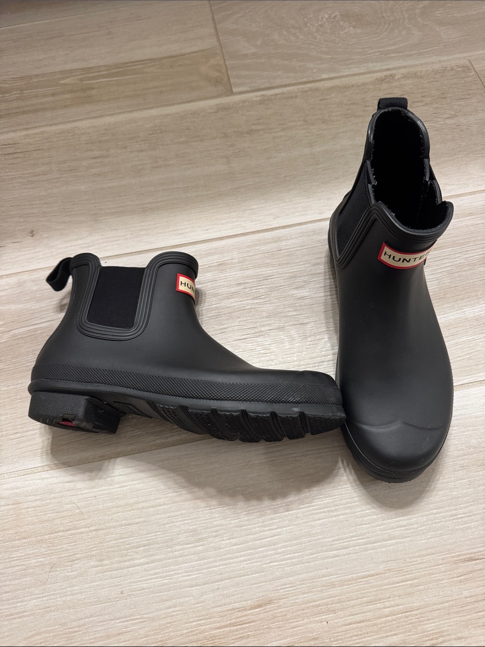 Hunter Black Chelsea Short Rain Boots size 8 - Picture 2 of 6